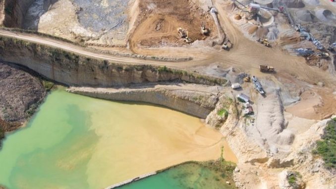 Pour améliorer la contribution du secteur minier à l’économie nationale, le gouvernement malgache révise son code minier avec à la clé une hausse des taxes sur les minerais.