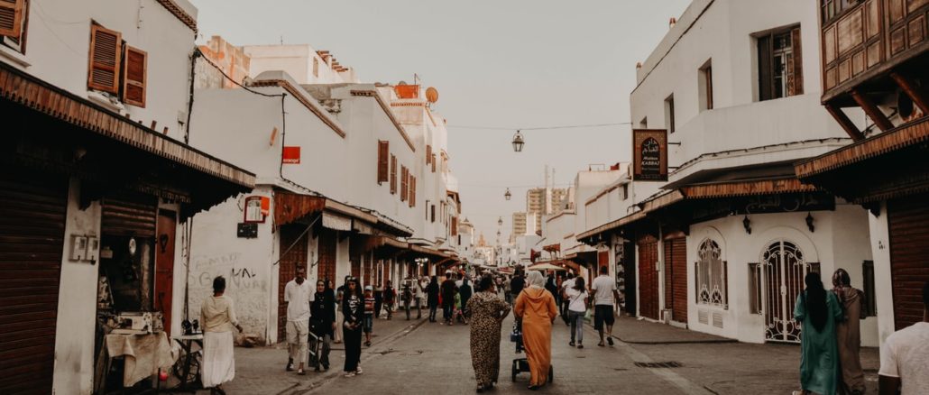 Une rue de Rabat, au Maroc.
